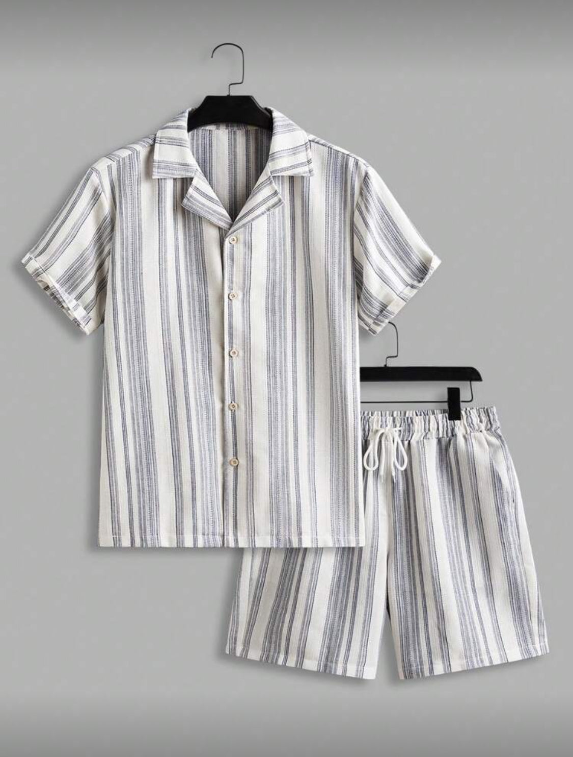 Manfinity RelaxMax Conjunto de camisa y pantalones cortos a rayas de verano para hombre