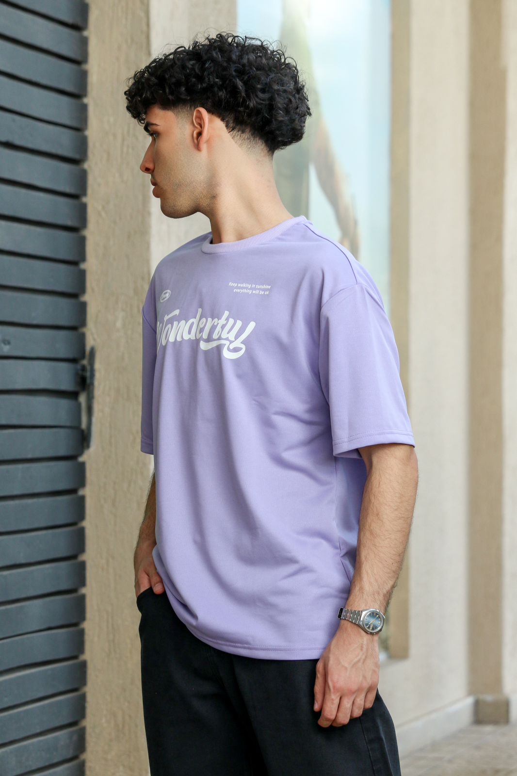 Remera Oversize Manfinity EMRG Hombres Camiseta de hombros caídos con estampado de slogan