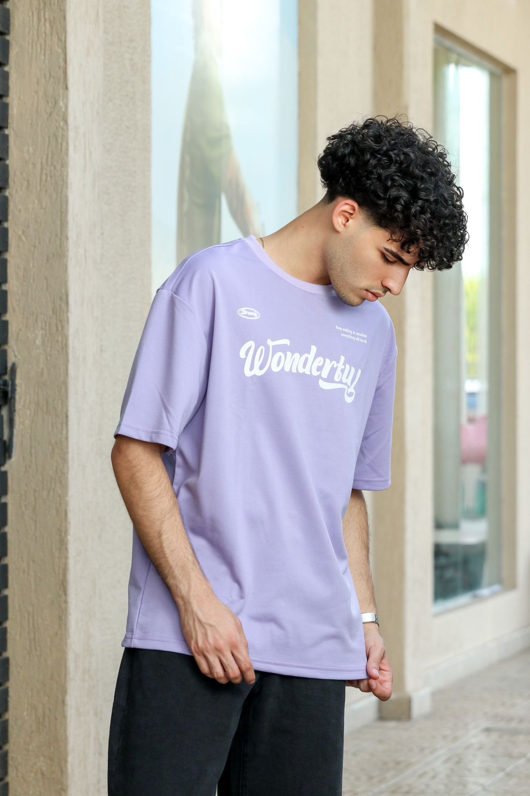 Remera Oversize Manfinity EMRG Hombres Camiseta de hombros caídos con estampado de slogan