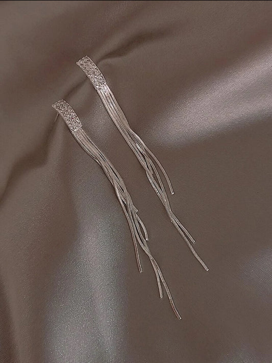 Andkiss Pendientes largos con diseño de diamante de imitación con fleco metálico