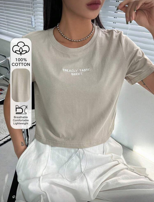 [100% Algodón] DAZY Camiseta de cuello redondo con bordado de eslogan, top corto para mujer