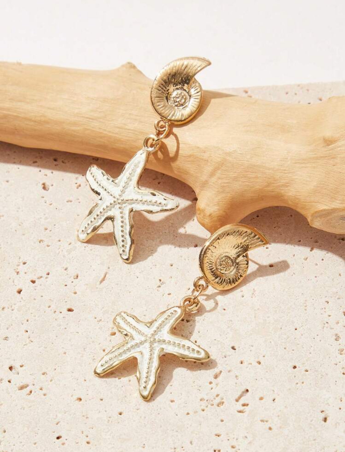 SHEIN VCAY Pendientes largos con diseño de concha estrella de mar