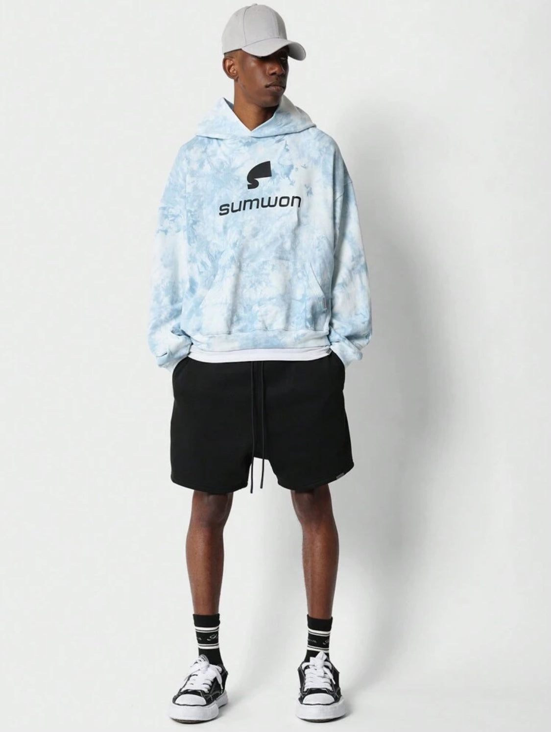SUMWON Sudadera con capucha oversize con estampado gráfico frontal en tie-dye