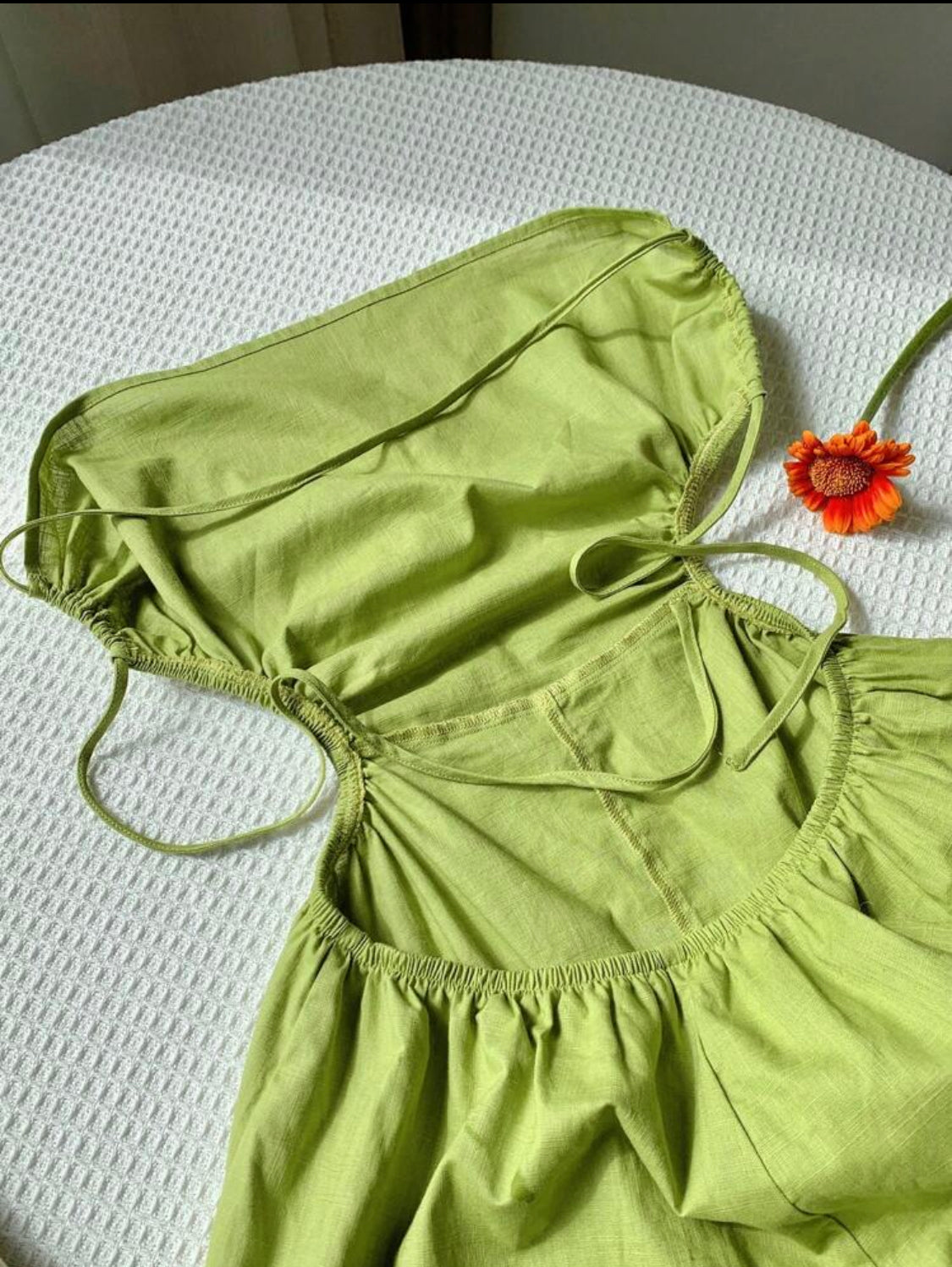 SHEIN Comfortcana Rompers de lino para el verano con corte lateral, cintura plisada, sin tirantes y con espalda descubierta