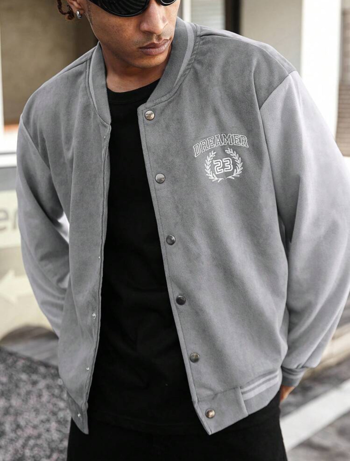 Manfinity Hypemode Chaqueta de béisbol casual para hombres, con parches, bordado de letras, manga larga, perfecta para salir, usarla en la calle, chaqueta de bloques de color, ideal como regalo para amigos, esposo, novio