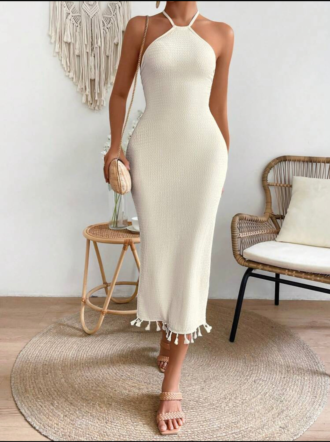 SHEIN Holidaya Vestido De Color Sólido Con Cuello Halter Y Borlas En El Dobladillo