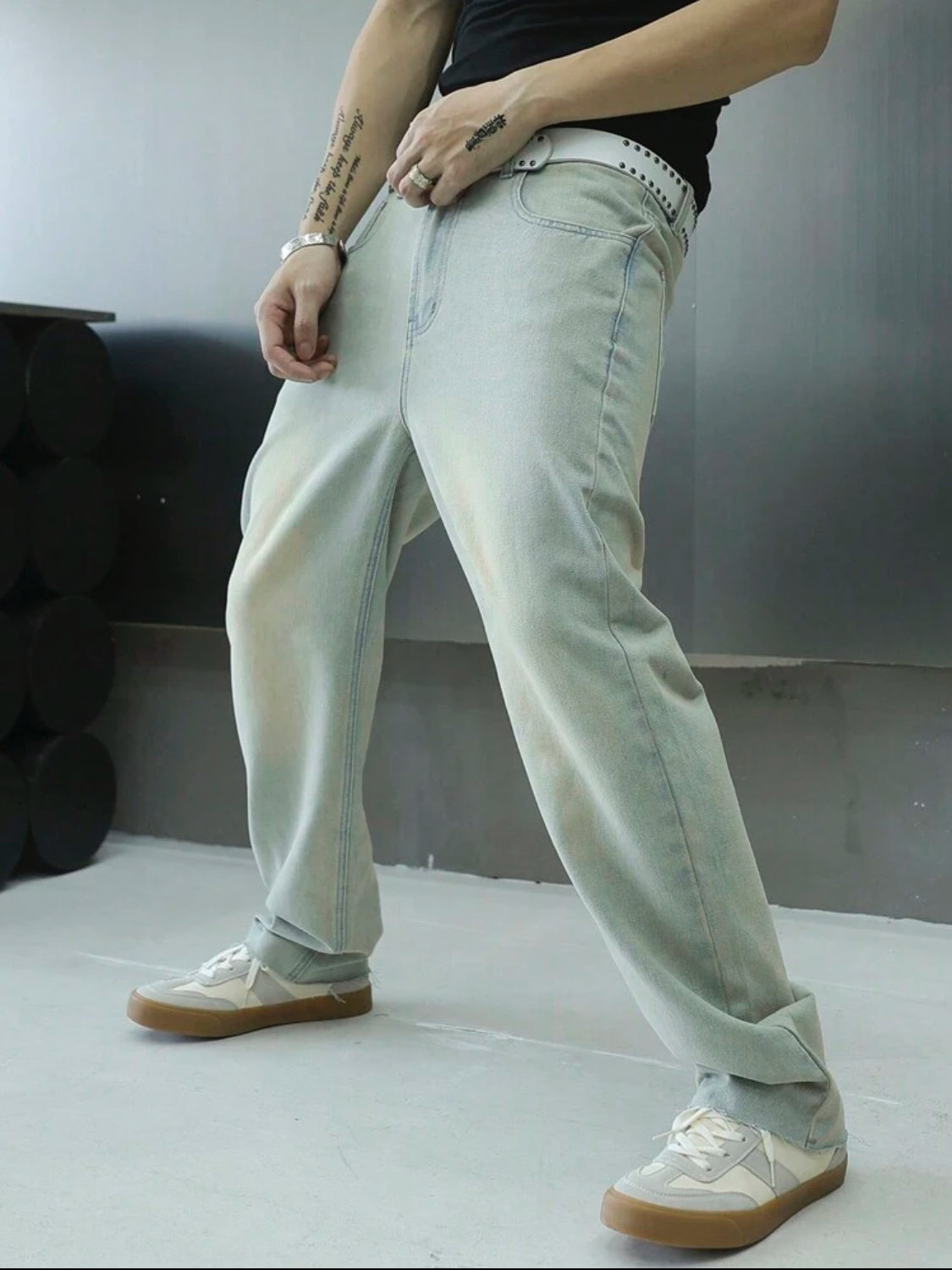 Manfinity EMRG Pantalones vaqueros casuales diarios simples para hombres con botones frontales y múltiples bolsillos