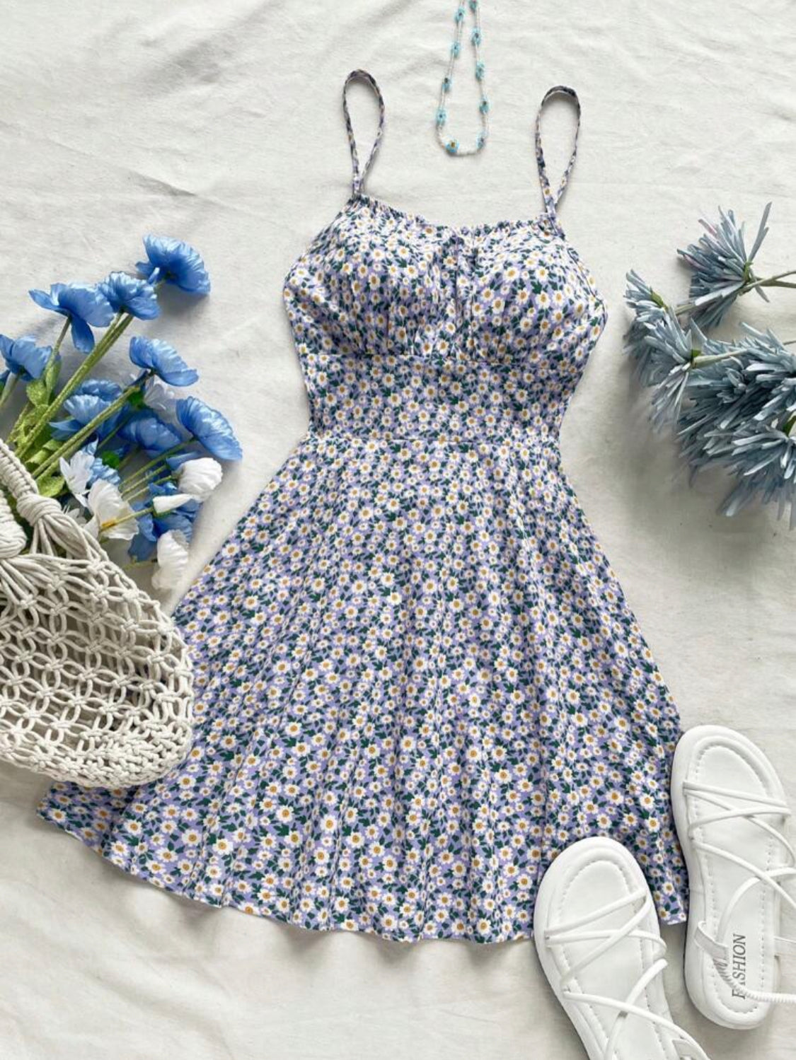 SHEIN Dreamara Vestido corto de verano para mujeres con tirantes de espagueti sin espalda cruzados con estampado floral pequeño para vacaciones