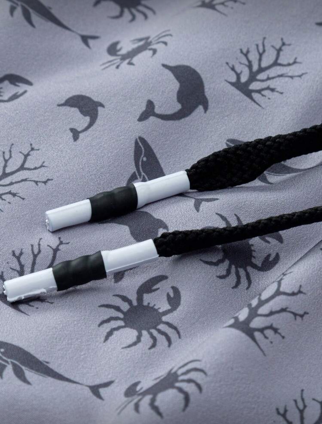 Manfinity Swimmode Pantalones cortos de playa con estampado total para vacaciones, ropa de playa para hombres, trajes de pantalones cortos de playa, ropa de playa, ropa de playa casual para exteriores, pantalones cortos de playa hawaianos