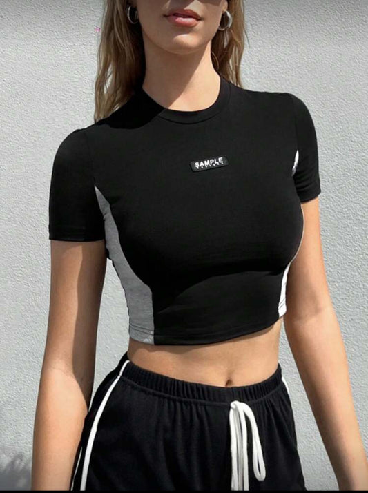 SHEIN EZwear Camiseta Negra Corta Y Ajustada Para Mujer