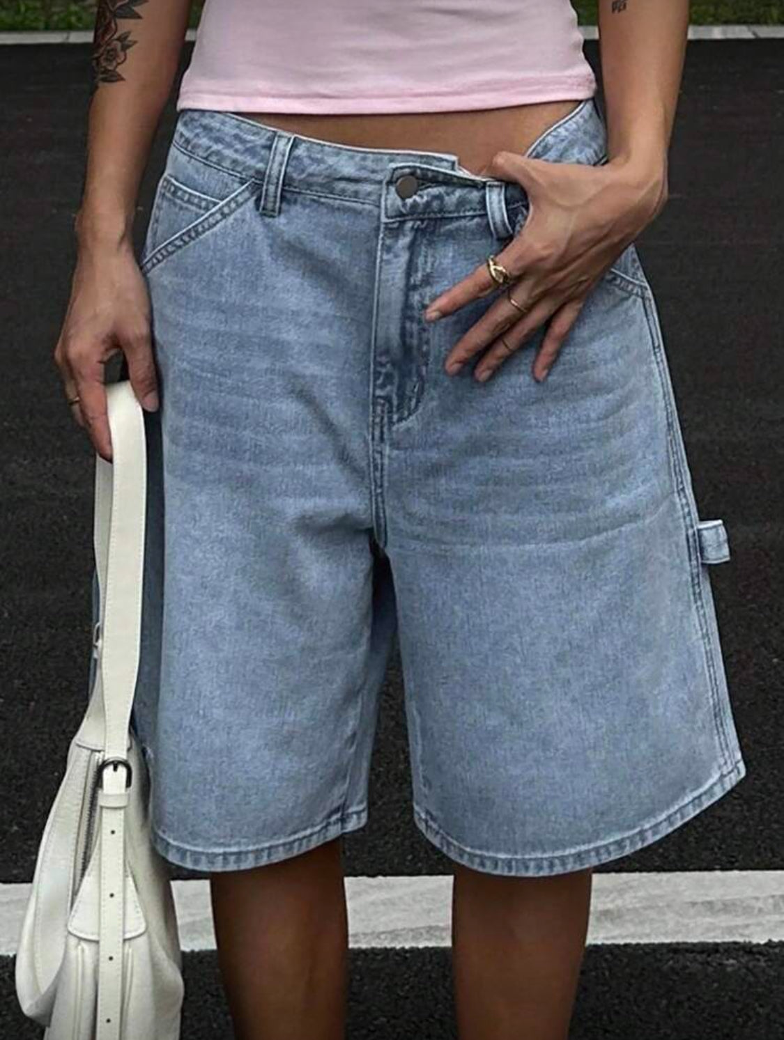 DAZY Shorts vaqueros rectos de pierna casual con bolsillos y efecto desgastado retro para mujer, de verano