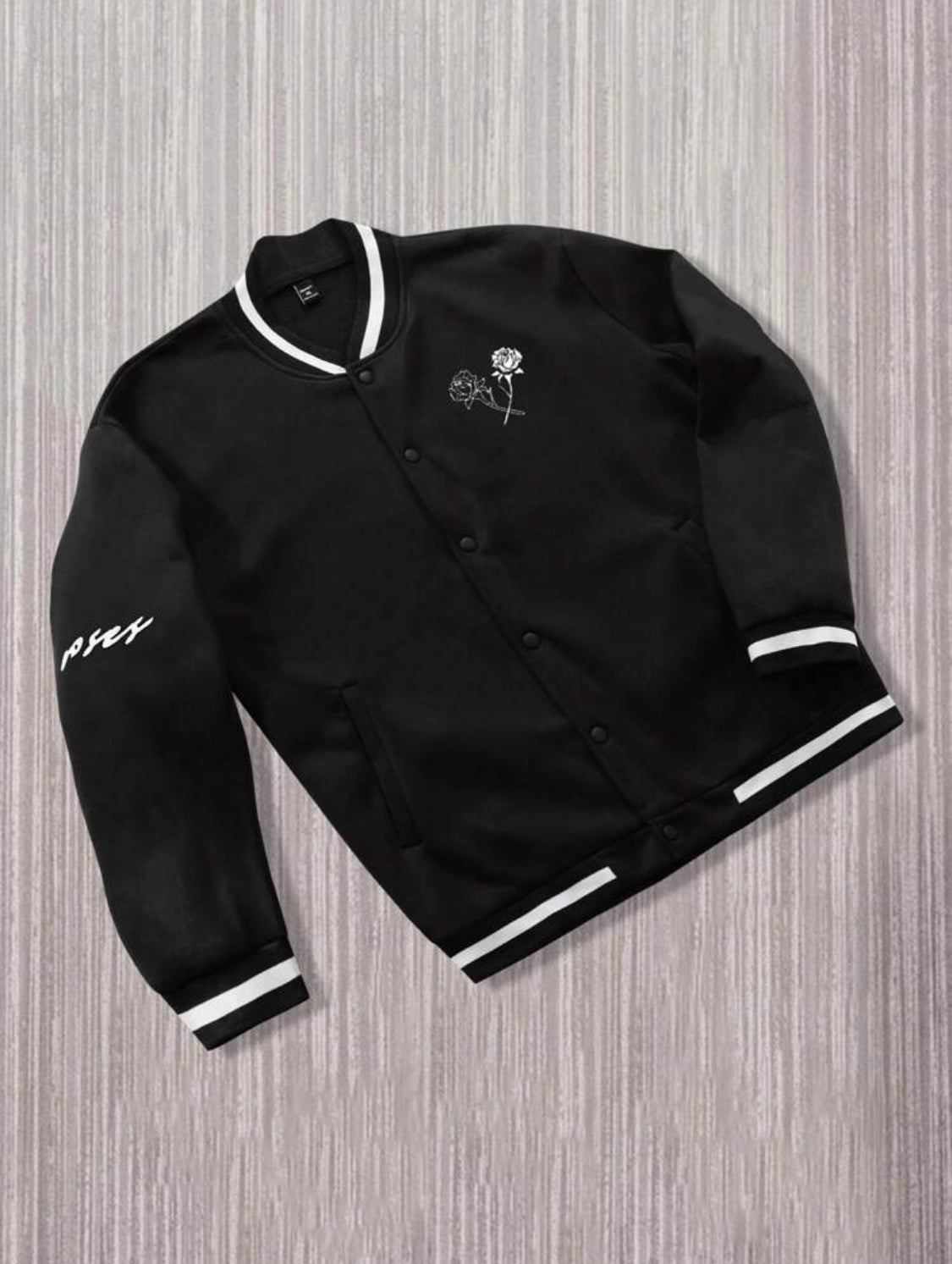 Manfinity Hypemode Chaqueta universitaria para hombres sin capucha con gráfico de letras y ribete a rayas de hombro caído