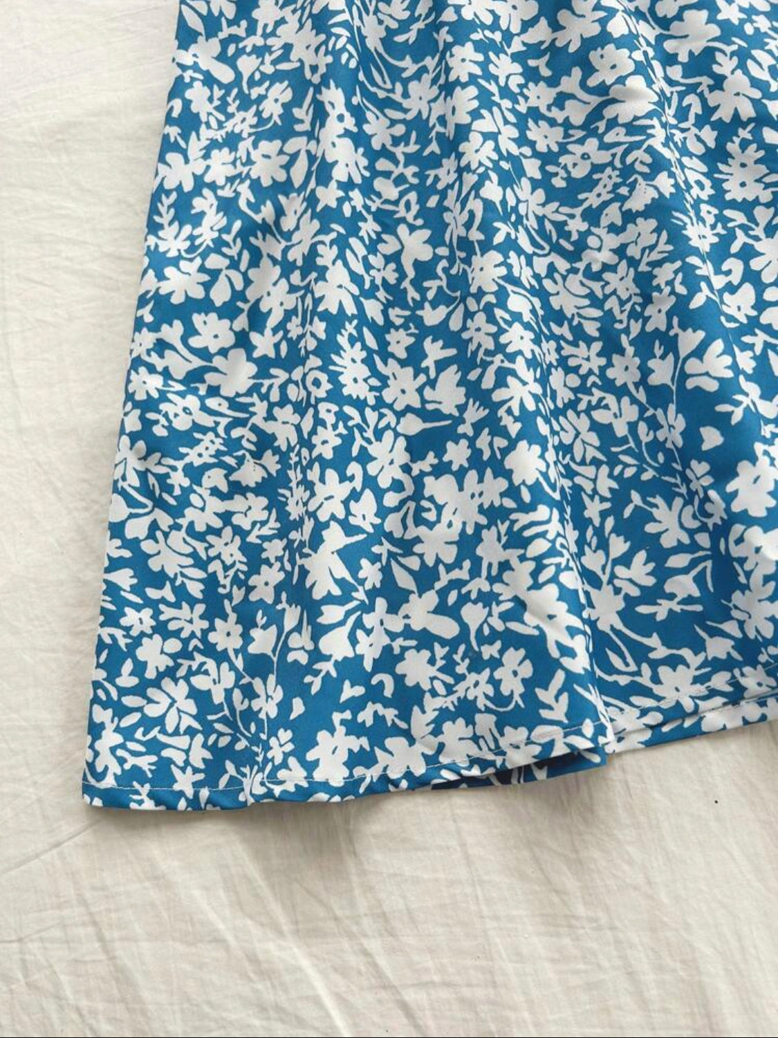 SHEIN Dreamara Vestido corto de verano para mujeres con tirantes de espagueti sin espalda cruzados con estampado floral pequeño para vacaciones