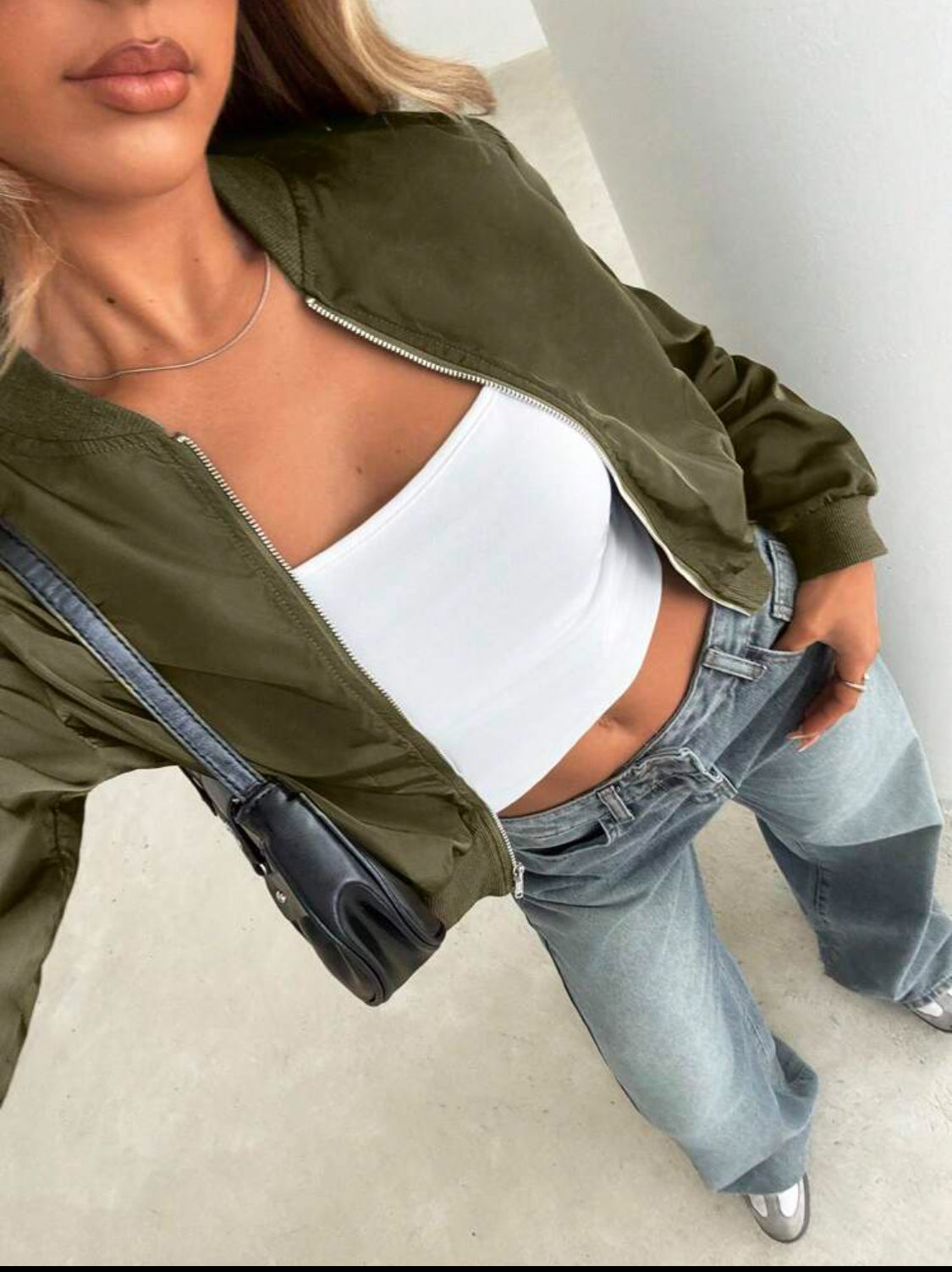 SHEIN Essnce Cazadora bombardero unicolor con cremallera