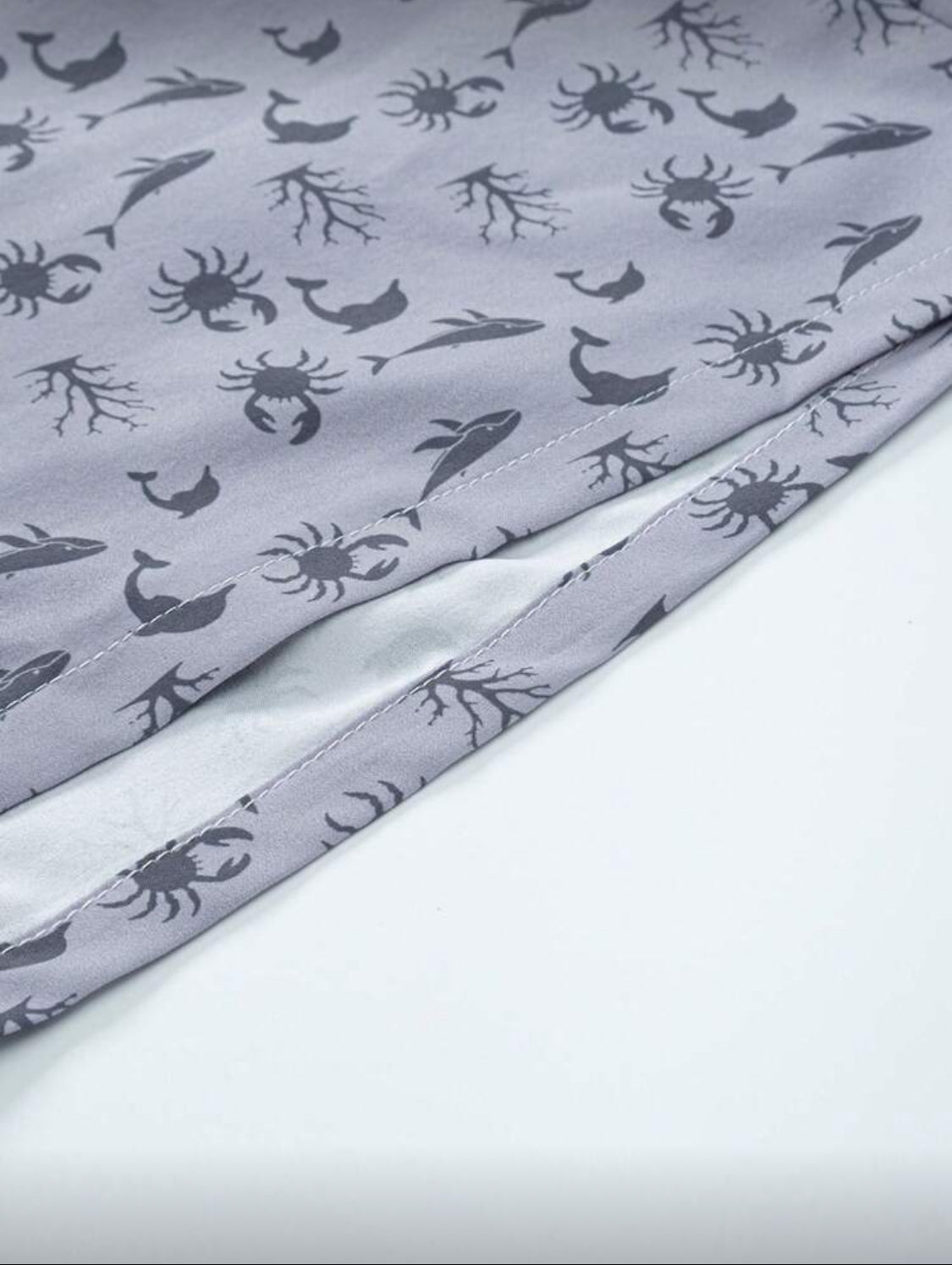 Manfinity Swimmode Pantalones cortos de playa con estampado total para vacaciones, ropa de playa para hombres, trajes de pantalones cortos de playa, ropa de playa, ropa de playa casual para exteriores, pantalones cortos de playa hawaianos