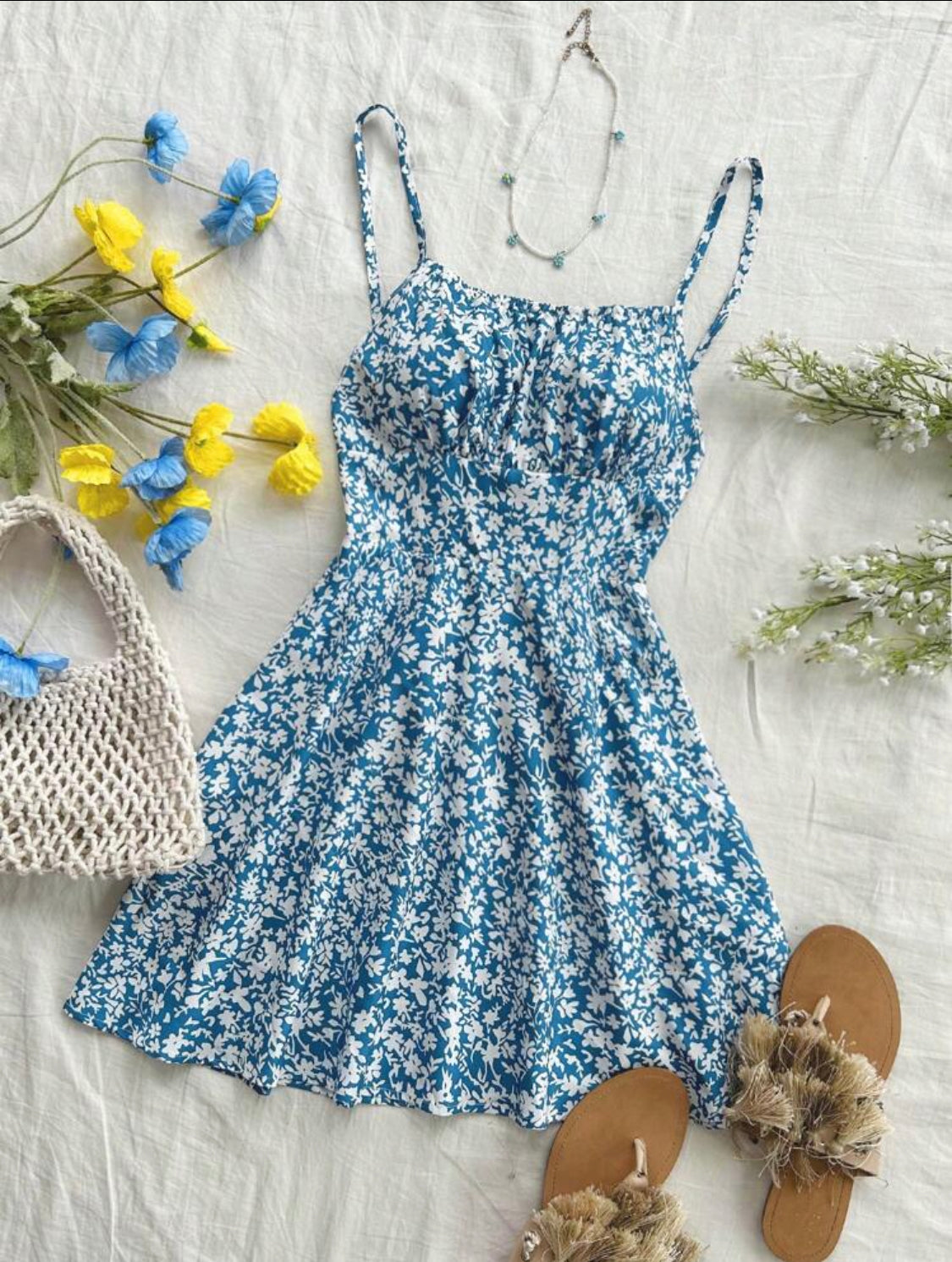 SHEIN Dreamara Vestido corto de verano para mujeres con tirantes de espagueti sin espalda cruzados con estampado floral pequeño para vacaciones