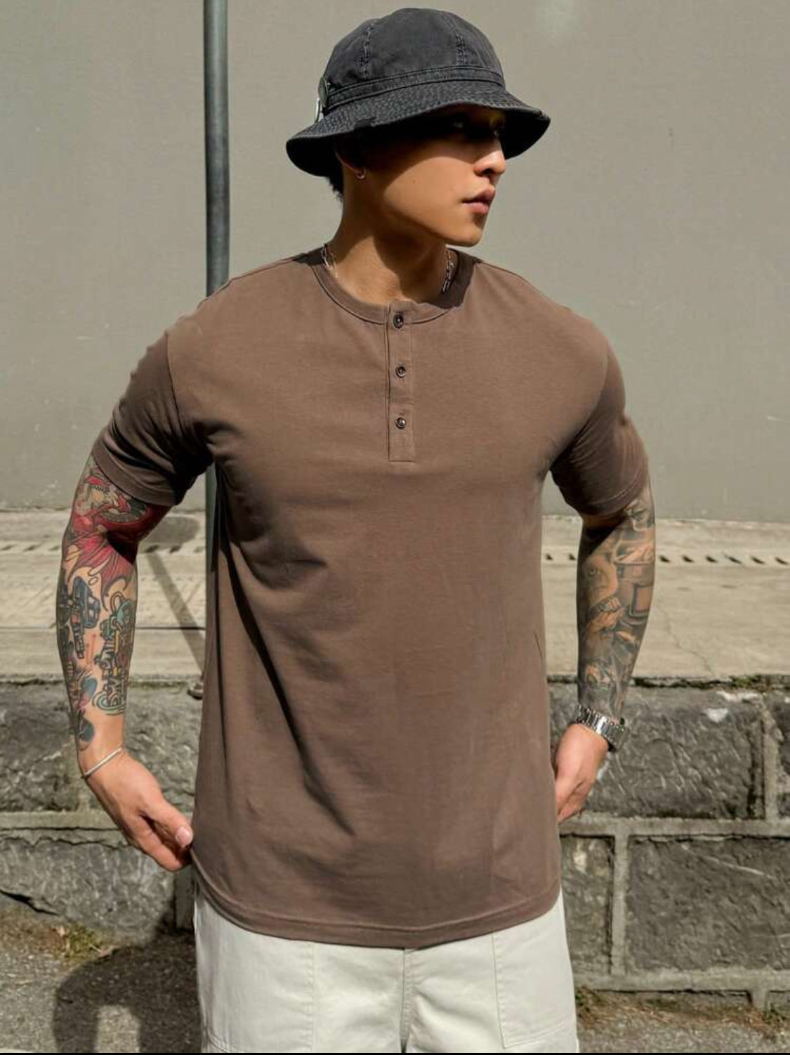 DAZY Camiseta casual de hombre para exteriores de color marrón sólido, de verano