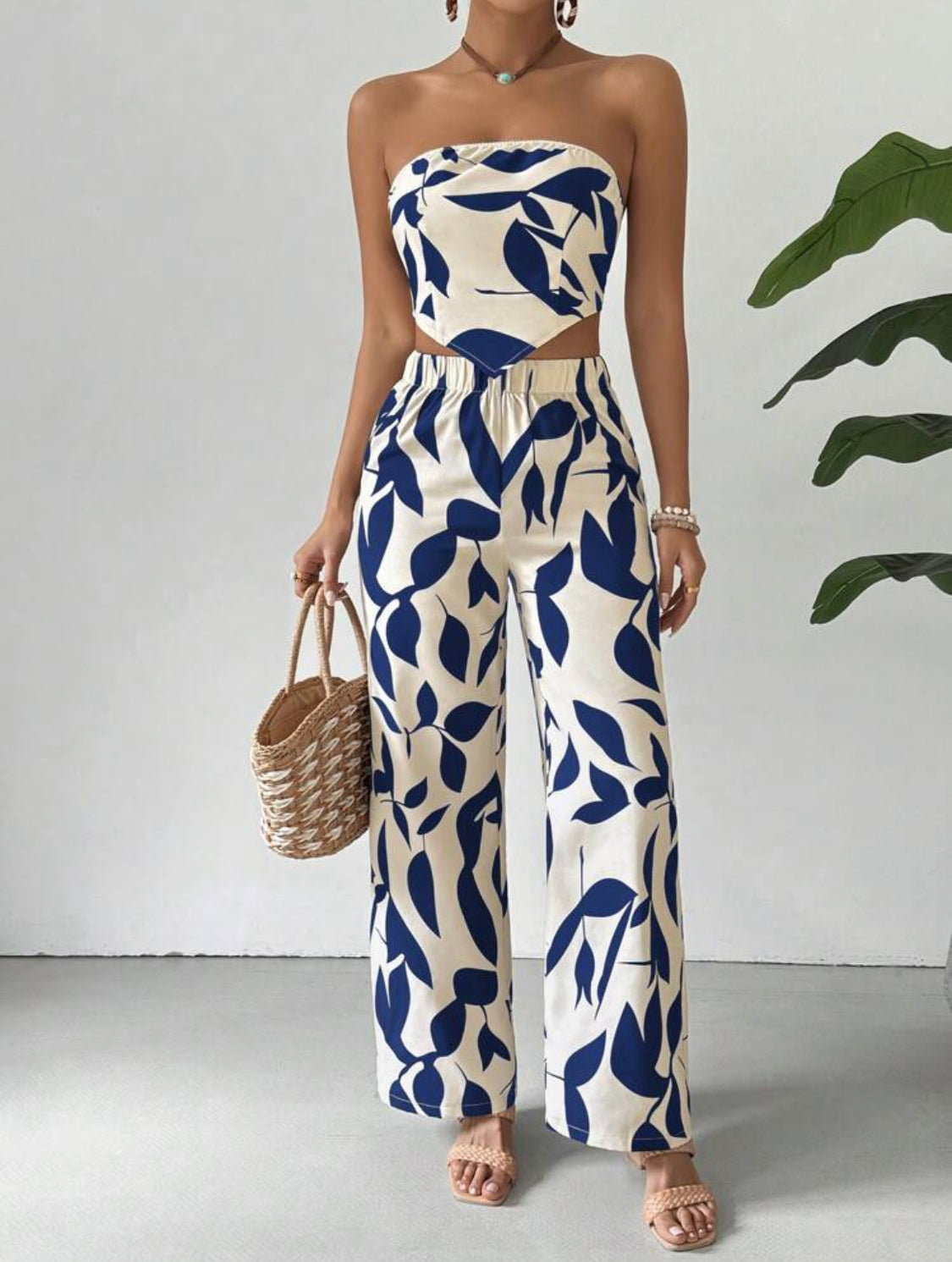 SHEIN Relaxiva Conjunto casual de dos piezas para mujer con top tubo estampado de plantas y pantalones con dobladillo asimétrico para vacaciones