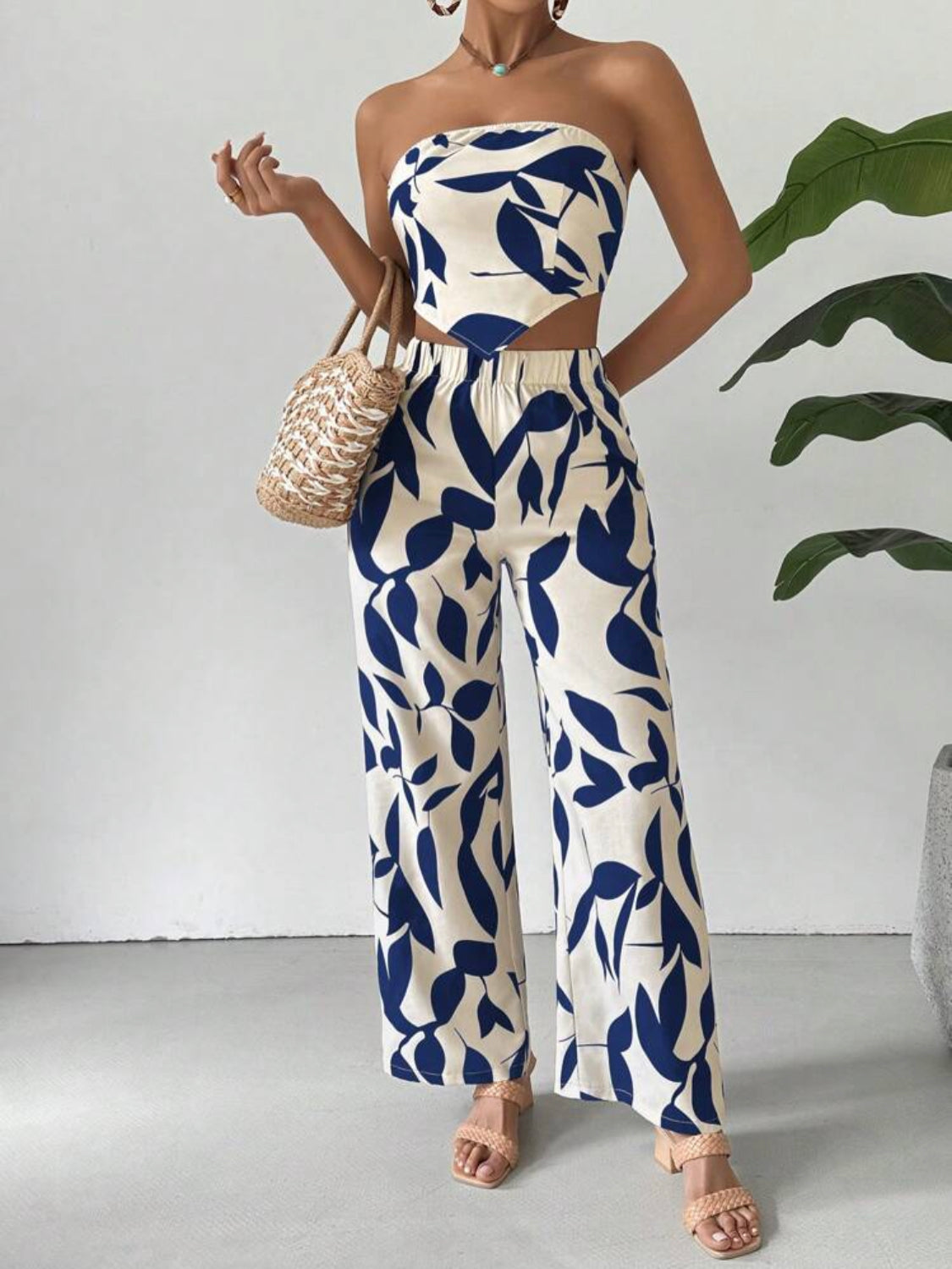 SHEIN Relaxiva Conjunto casual de dos piezas para mujer con top tubo estampado de plantas y pantalones con dobladillo asimétrico para vacaciones