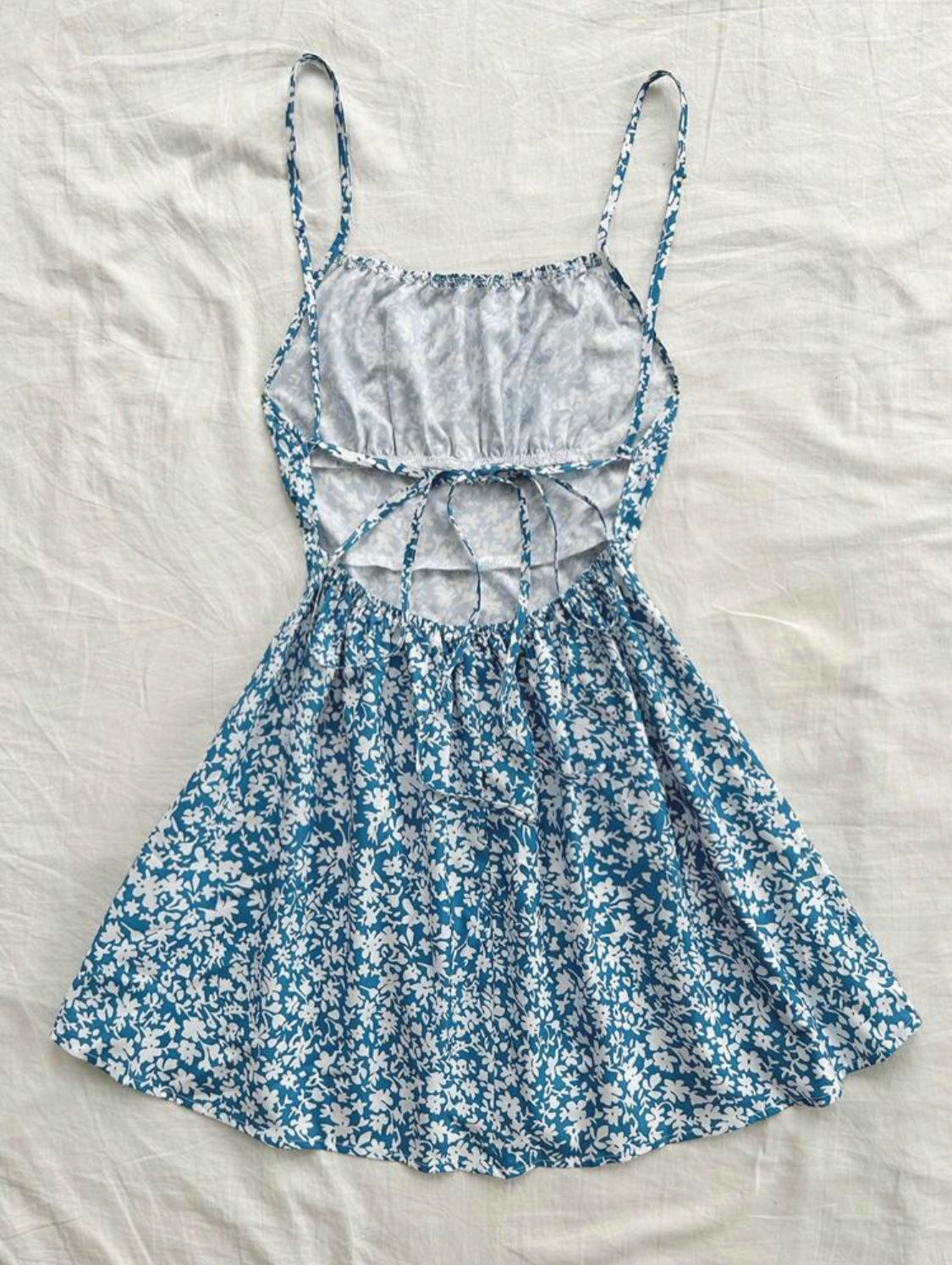 SHEIN Dreamara Vestido corto de verano para mujeres con tirantes de espagueti sin espalda cruzados con estampado floral pequeño para vacaciones