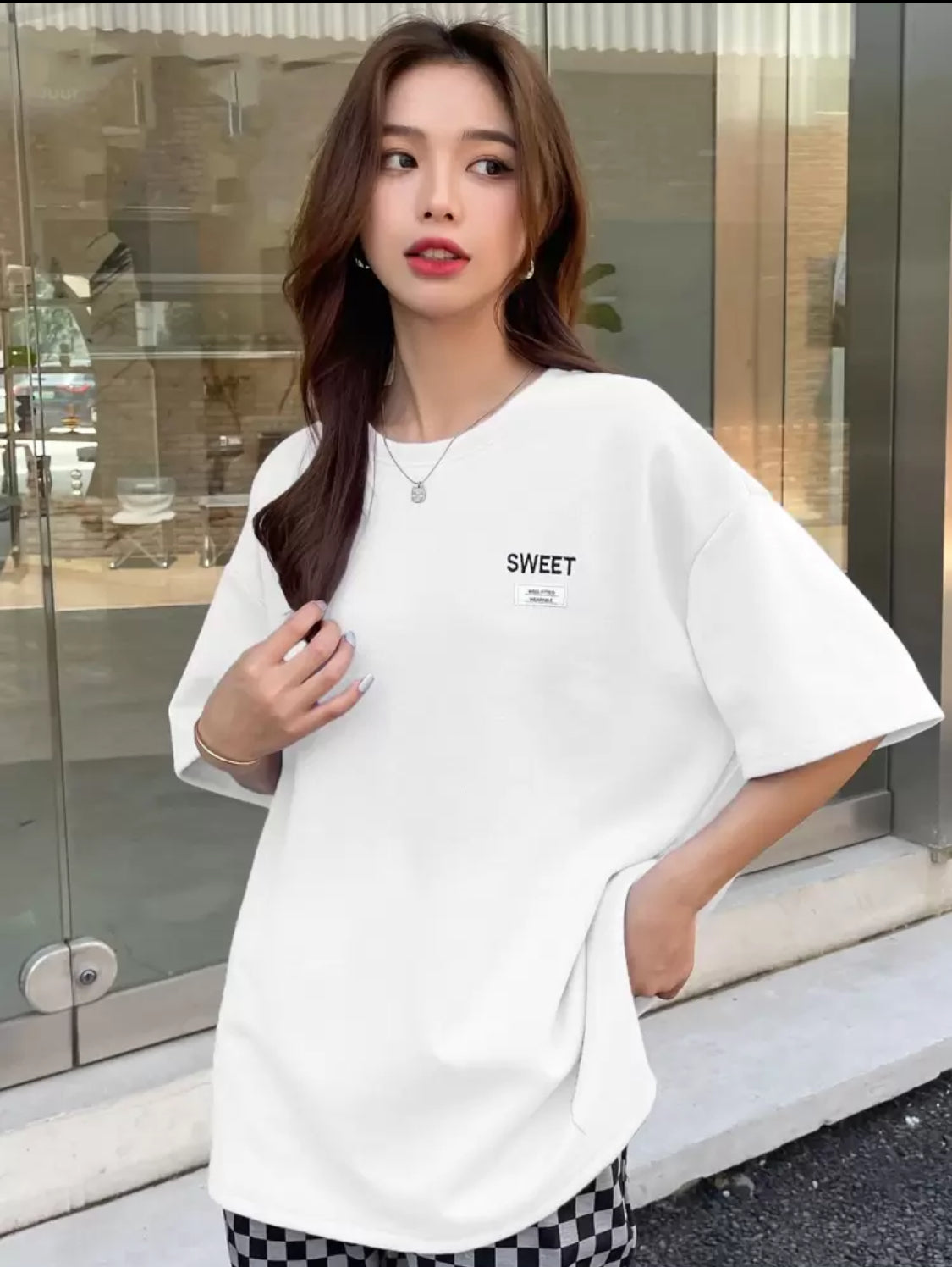 DAZY Camiseta holgada de verano con gráfico de letra y caída en los hombros