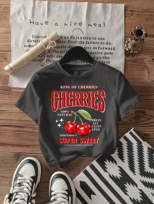 SHEIN EZwear Camiseta de manga corta ajustada y corta con cuello redondo con estampado de cerezas en estilo minimalista casual, adecuada para el verano