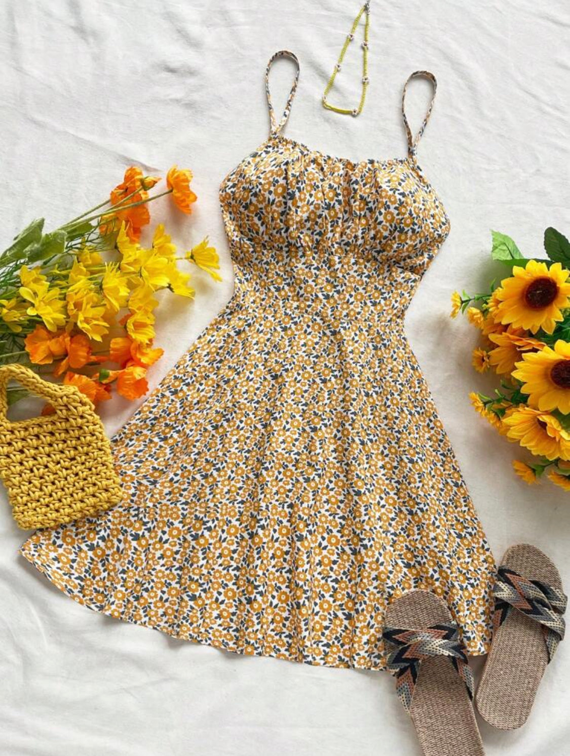 SHEIN WYWH Vestido de tirantes descubiertos estampado floral en veraniego estilo desenfadado con lazo para vacaciones de verano