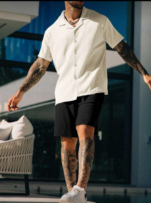 Manfinity Homme Conjunto casual de camisa de manga corta de un solo pecho de unicolor y pantalones cortos para hombres (corte aleatorio) Atuendos de verano para hombres Camisa de verano para hombres