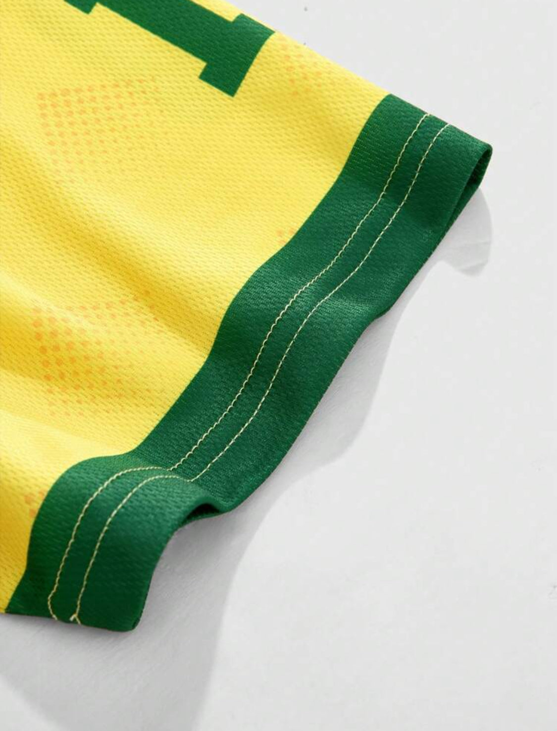 ROMWE MEN Street Life Camiseta deportiva de fútbol de manga corta con estampado de letras para hombres