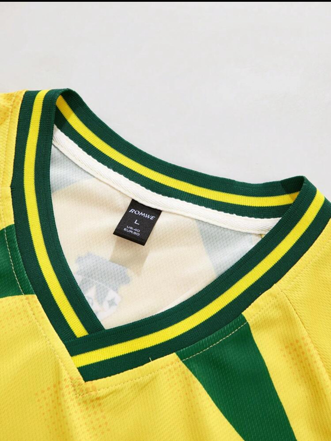 ROMWE MEN Street Life Camiseta deportiva de fútbol de manga corta con estampado de letras para hombres