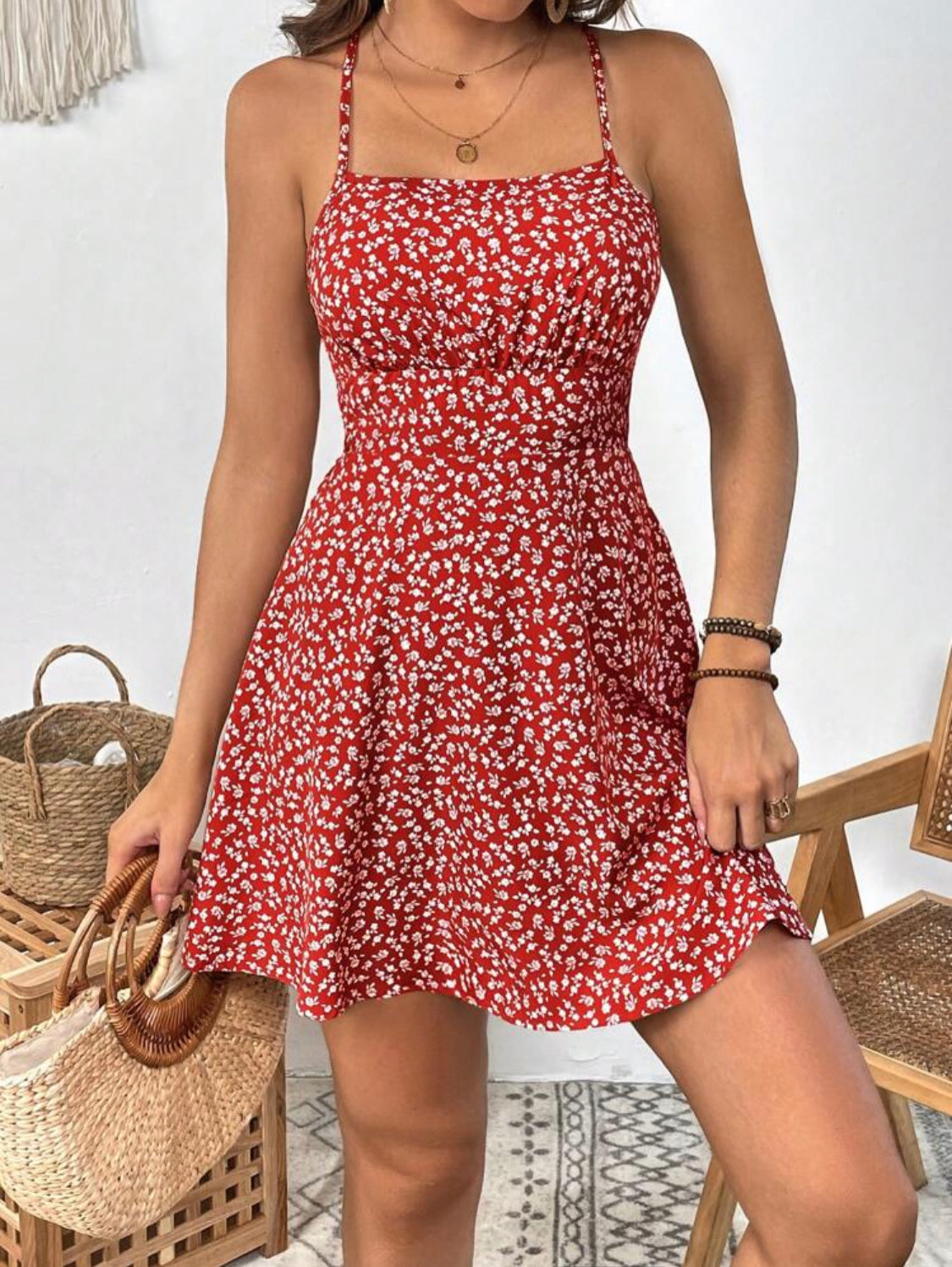 SHEIN WYWH Vestido de tirantes floral con tira cruzada de espalda abierta con cordón