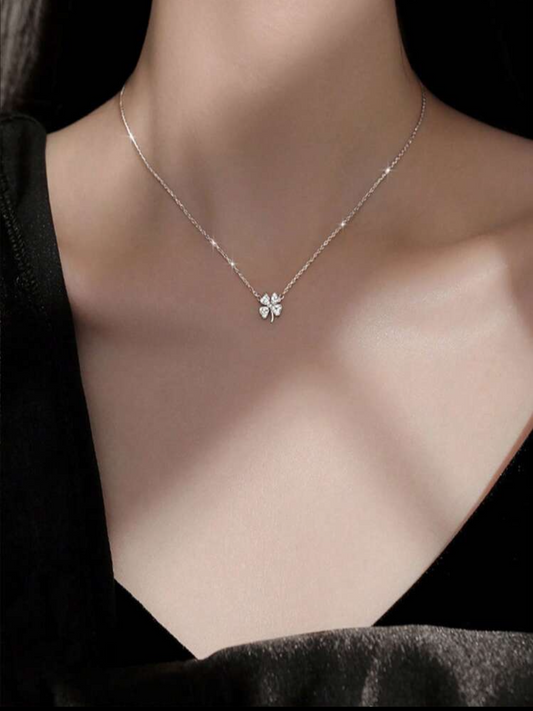 1 pieza Collar con colgante moda aleación de zinc zirconia cúbica trébol para mujeres para regalo
