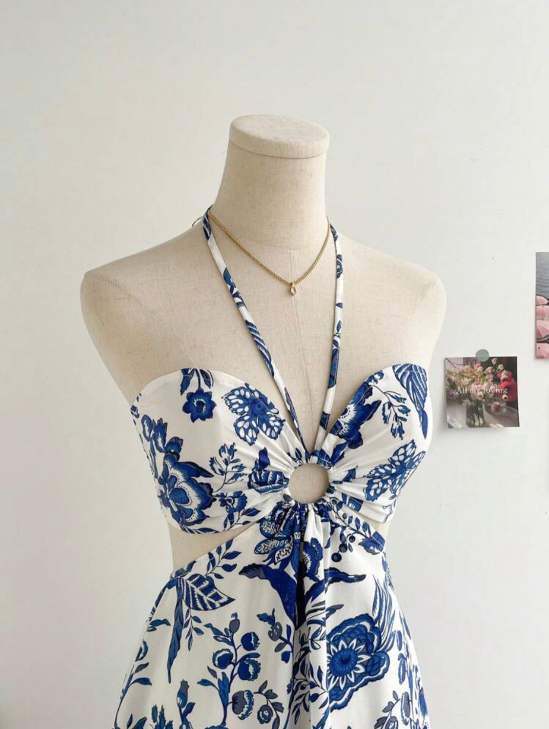 SHEIN WYWH Vestido romántico de vacaciones casuales, azul y blanco, con estampado de flores, cuello halter, cintura ajustada y escote hueco para mujeres